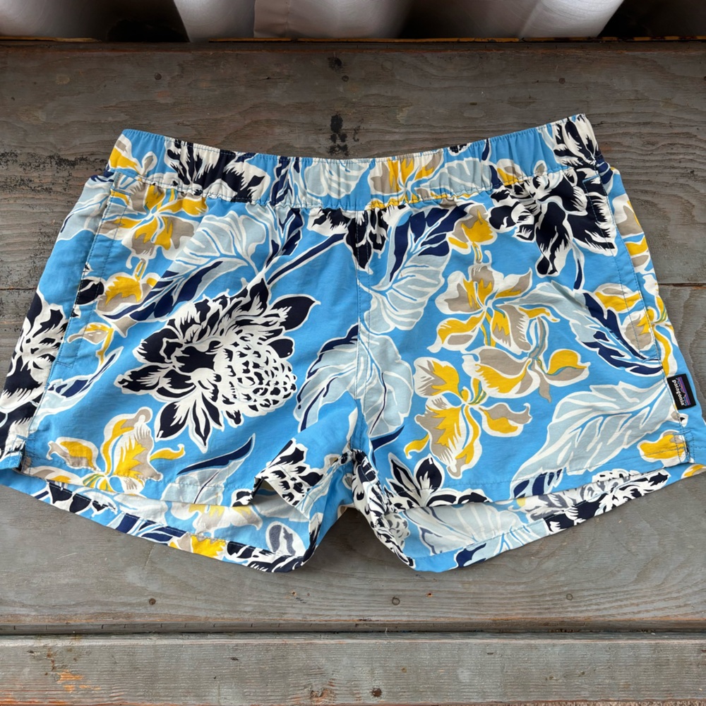 Patagonia Hawaiian print elastic waist shorts | size medium